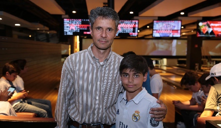  Andrés con su tío, Pablo del Camino.