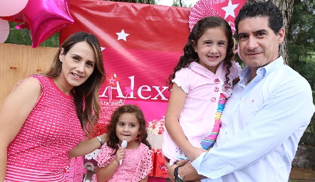 Alejandra, Arantza, Alexa y Amadeo Calzada.