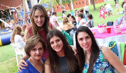  Alejandra Salas, Noemí Díaz, Pilar y Ana Salas.