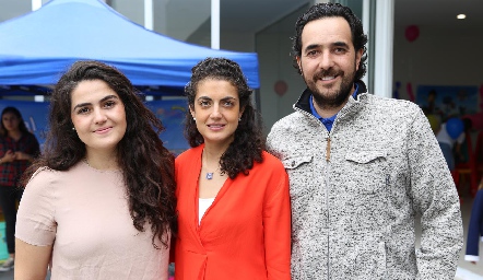  Marijó Velázquez, Ana Sofía Velázquez y Ángel Mario Valdez .