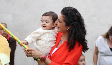  Santiago y Ana Sofía Velázquez .