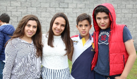  Fernanda, Bárbara, Diego y Carlos.