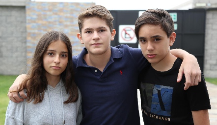  Valeria, Roberto y Joche.