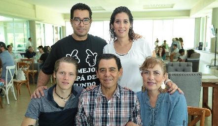 Oscar Ortega, Roxana Melo, Oscar Ortega, Emigdio Melo y Roxana Delgado.