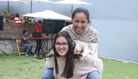  María Emilia y Ximena.