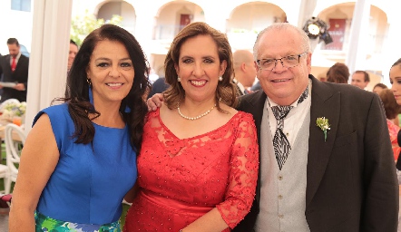  Tita, Dolores Arredondo del Pozo y Alejandro Villanueva.