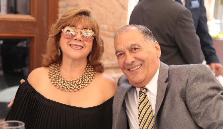  Lupita García y Amaro Ínzua.