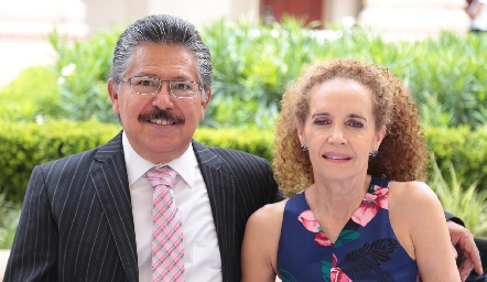  José Enrique Salinas e Hilda Sánchez.