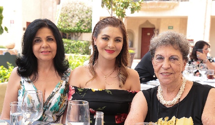  Martha Lima, Tita Martínez y Popi Newman.