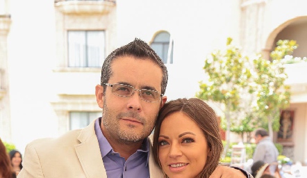  Juan Carlos Ascanio y Karina Illades.