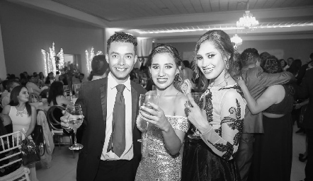  Javier Barbosa, Carla Ortega y Valeria Silva.