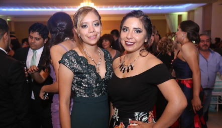  Viridiana Leija y Gabriela Moreno.