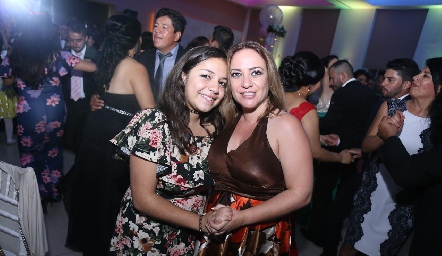  Sara González y Luz María González.