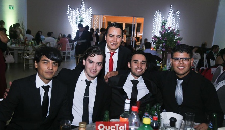  Buenos amigos.