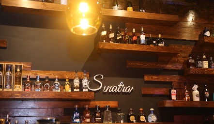  Sinatra Karaoke Bar.