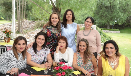  Blanca con sus amigas.