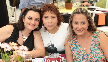  Mariana Aguilar, Silvia Pedroza y Sara Santos.