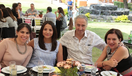 Ana Herrera, Deyanira Soleada, Federico Mc Gregor y Margaret.