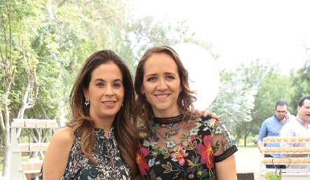 Concuñas  Gaby Lara de Acebo y Blanca Rangel de Acebo.
