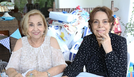  Clementina Fernández y Fina Zúñiga.