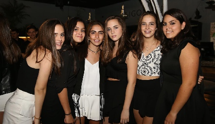Emilia Meade, Isa Armendáriz, Anyul Zapata, Fede Meade, Sofi González y Romina Autrique.