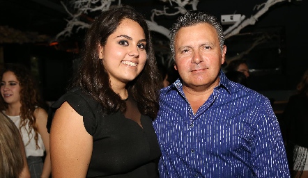  Romina con su papá Mauricio Autrique.