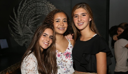  Isa Tacea, Ana Elisa González y Ale Almaguer.