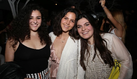 Faride Enaine, Regina Autrique y Cata Esper.