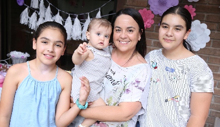  Andrea, Ángeles, Miriam y María.