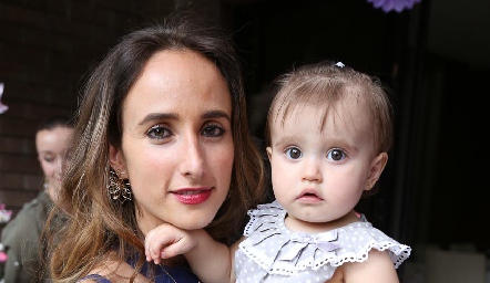 Ángeles Mahbub con su hija Ángeles.