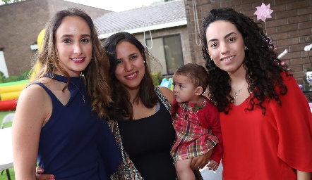  Ángeles Mahbub, Saide Chevaile, Regina y Ale Zepeda.