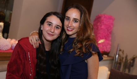  Claudette Villasana y Ángeles Mahbub.