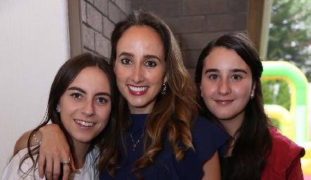  Andrea Villasana, Ángeles Mahbub, Claudette y Santiago Villasana.