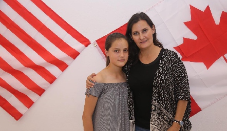  Lorenza Humara y su mamá Sandra Morelos.