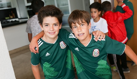  Santiago y Mau.
