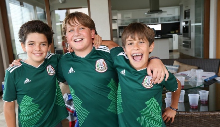  Santiago, Santi y Mau.