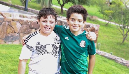  Emilio y Santiago.