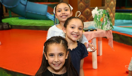  Montse, Miranda y Valentina.