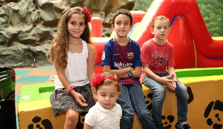 María, Juan, Andrés e Inés.