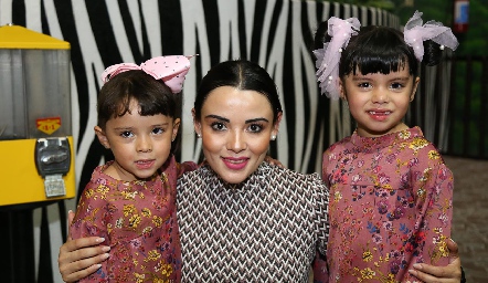 Sukey, Sukey y Luciana.