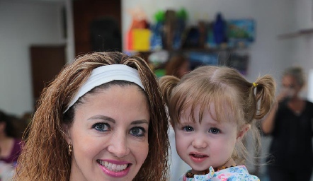  Marilú Paredes y María José.