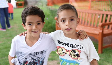  Compadres.