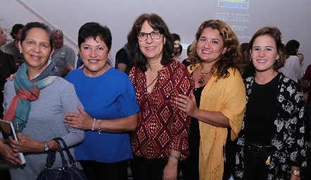  Guadalupe Alfaro, Maricela Contreras, Martha Fernández, Mayra Iruegas y Montse Barral.