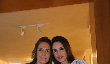  Michelle Zarur y Mariana Ávila.