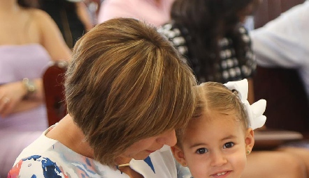  Bety Lavín con su nieta Inés Hernández.