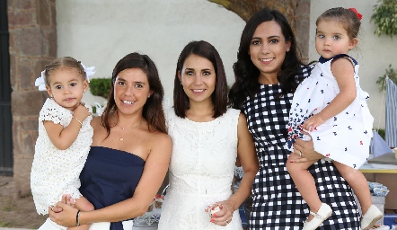  Inés, Lucía, Bety Lázaro, María Berrueta y Andrea.