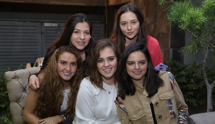  Adry Hernández, Paola Isordia, Grace Alcalde, Ximena Pacheco y Laura.