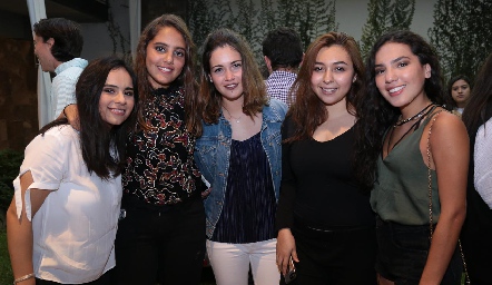  Grecia Granja, Valentina Hernández, Natalia Guerra, Claudia Escobar y Paulina Hernández.