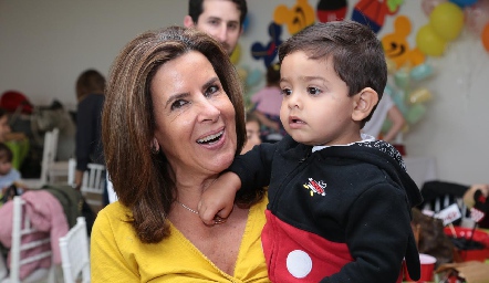  Marthita Muñiz y su nieto Emilio.