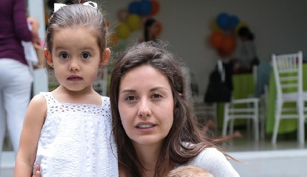 Ale Díaz Infante con sus peques, Julia y Juan Carlos Flores.